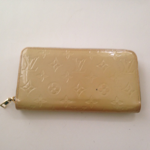 Louis Vuitton Beige Vernis Mono Zippy Long Wallet - Picture 1 of 9